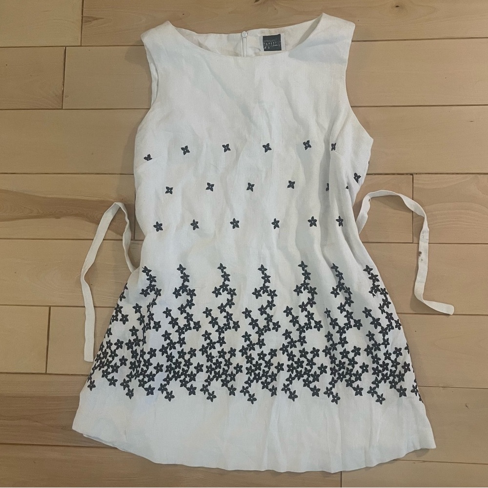 Beautiful Mimi Maternity sleeveless linen top, white with black flowers, Small